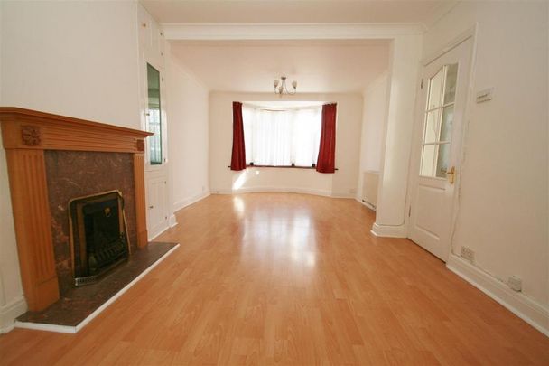 3 bedroom end of terrace house to rent - Photo 1