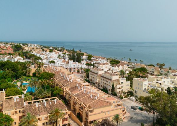 Apartment, close to beaches, restaurants and supermarkets, in urb. Marbella Park Beach, Elviria