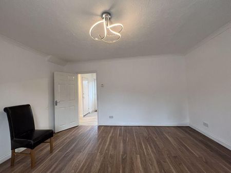4 bedroom semi-detached house to rent - Photo 3