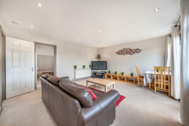 Finchley Road, Barnet, NW11 - Photo 1