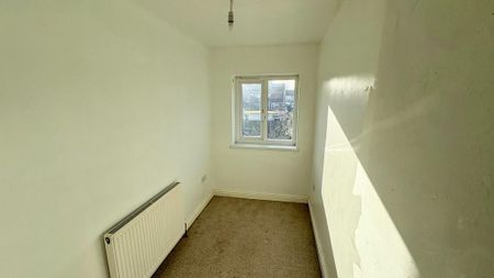 5 bedroom semi-detached house to rent - Photo 4