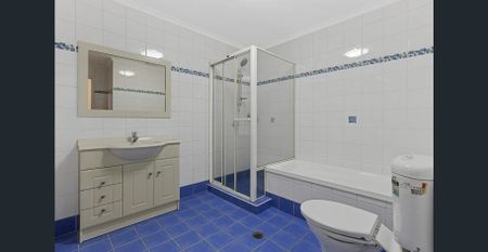 Private And Renovated Ground Floor Apartment - Photo 2