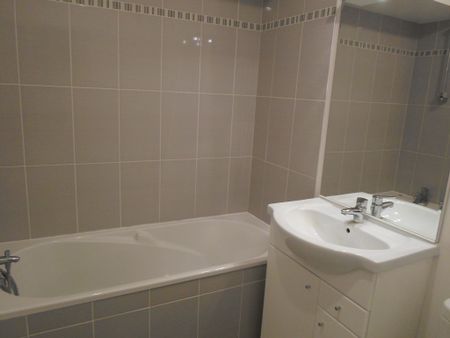 Location Appartement 1 pièce 40m² LE MESNIL ESNARD 76240 - Photo 2