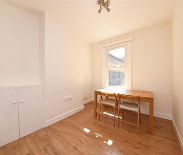 2 bedroom property to rent - Photo 2