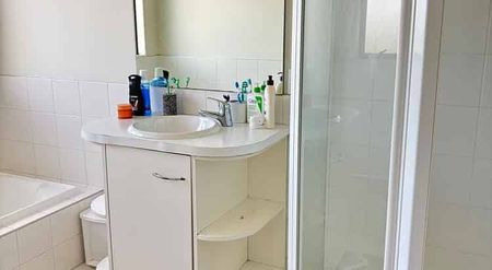 Boarder for a 5BR Karori Haven w/ Courtyard - Photo 4