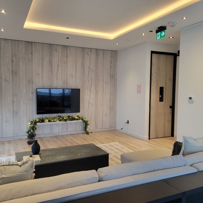 For Lease - 55 Charles Street Unit# 1701, Toronto, Ontario - Photo 1