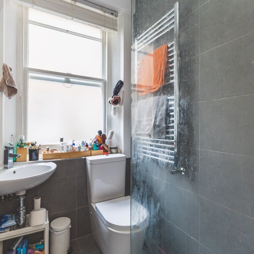 Studio Flat, Barkston Gardens, SW5 - Photo 1