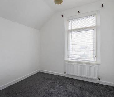 3 bedroom end of terrace house to rent - Photo 3