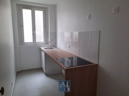 Location Appartement 3 pièces 72m² PARIS 16ème - Photo 3