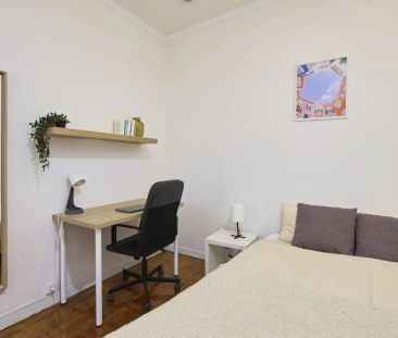 Room for rent in 11-bedroom house in Santa Cruz, Lisbon - Photo 5