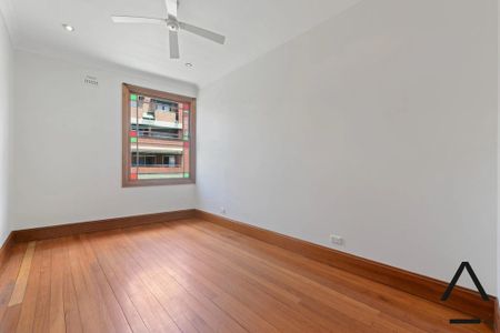 Stylish Two-Bedroom Apartment in the Heart of Vibrant Newtown - Photo 2