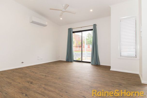 Spacious Unit In South - Photo 1