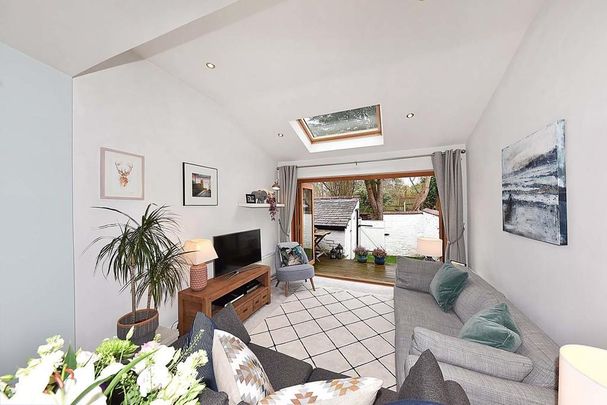 2 bedroom end of terrace house to rent - Photo 1