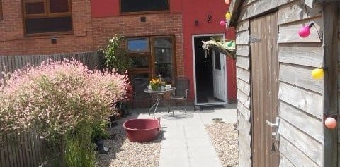 3 Bed Terraced House, Park Lane, NG6 - Photo 2