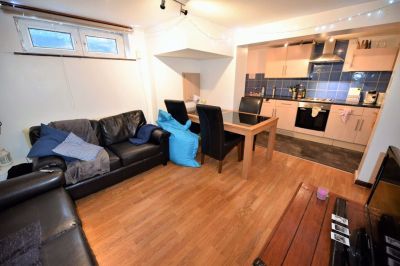 3 bedroom House in Harold Street, Leeds - Photo 4
