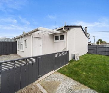 Modern Living with Fantastic Outdoor Space - Photo 2