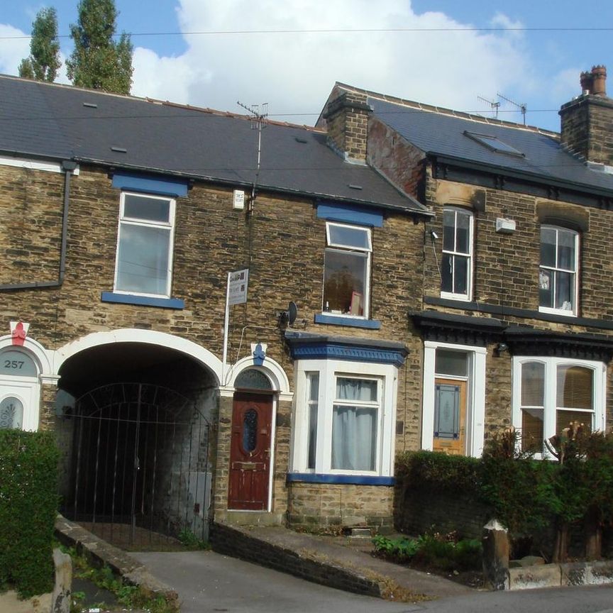 1 bedroom in a house share to rent - Photo 1