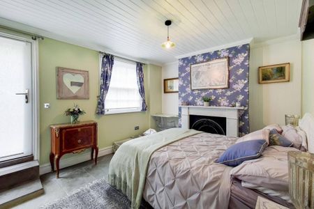 4 bedroom semi-detached house to rent - Photo 4