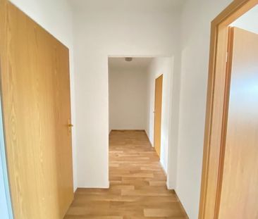 Einzug gut planbar - große 3-Raumwohnung mit Balkon, Dusche und Aufzug - Photo 5