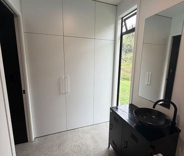 Charming 2 bedroom shed/house with grazing - Photo 5