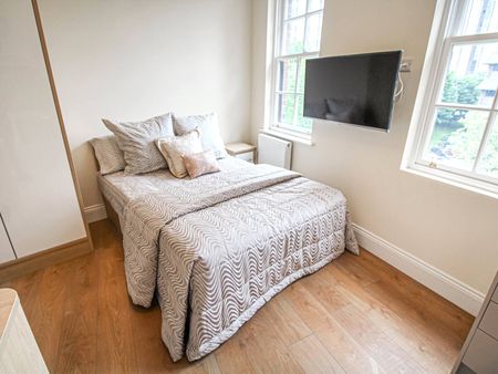 Apt 17, Fairbairn Residence - Photo 2