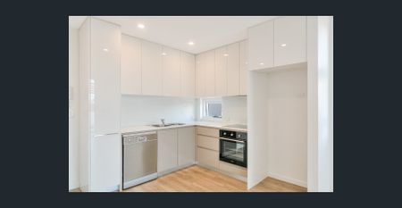 TIDY BEACHFRONT APARTMENT - Photo 5