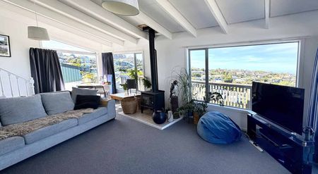 Elevated Waverley Home with Space and Convenience - Photo 4