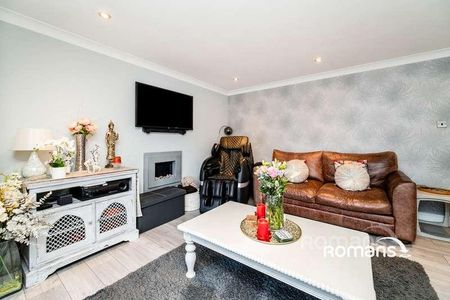 Peggotty Place, Owlsmoor, Sandhurst, Berkshire, GU47 - Photo 3