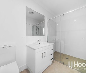 FULLY AIR CONDITIONED - SOLAR PANELS - PARTIALLY FURNISHED! - Photo 5