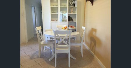 Very neat 3 x1 Duplex in excellent location - Photo 2