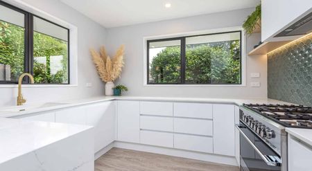 Front 3 bedroom townhouse - Photo 2