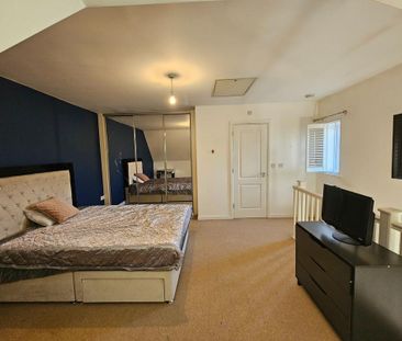 4 bedroom semi-detached house to rent - Photo 5