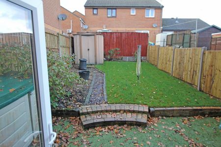 3 bedroom semi-detached house to rent - Photo 2