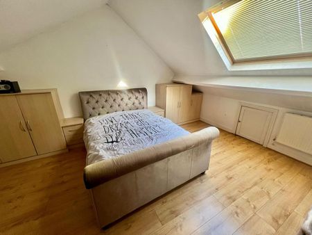 3 bedroom flat to rent - Photo 3