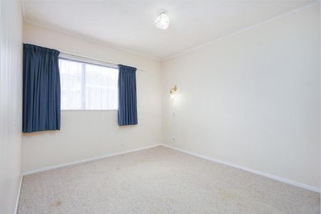 2 Bedrooms in Tawa - Photo 5