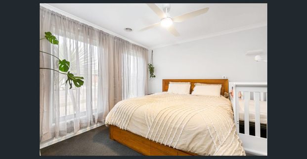 Stylish Living, Perfectly Positioned - Photo 1