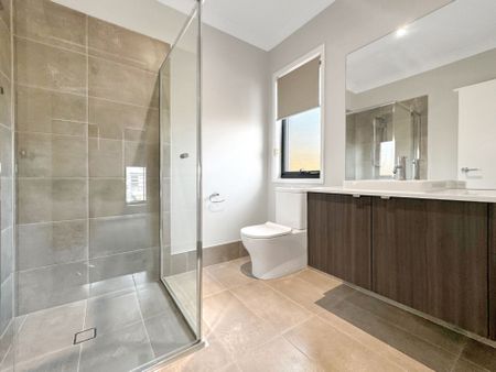 Stunning Brand New 4-Bedroom Home in Torquay – Modern Living at Its Best - Photo 3