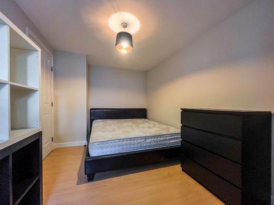 2 bedroom Flat To Let - Photo 1