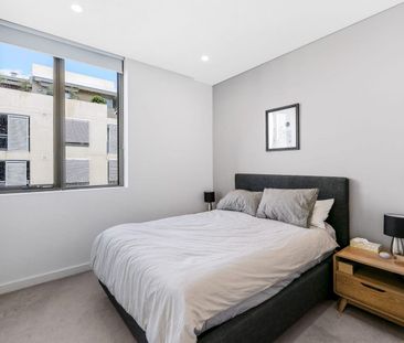 Modern and immaculate 2-bedroom apartment - Photo 2