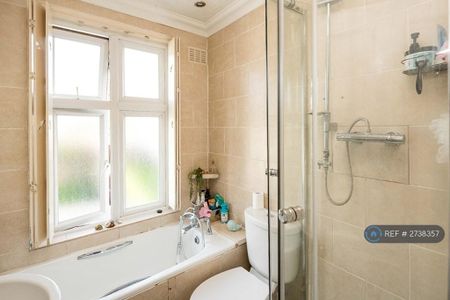 3 bedroom terraced house to rent - Photo 3