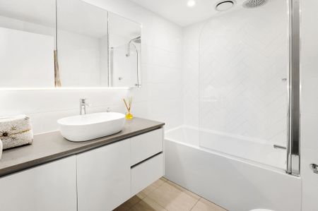 Collaroy, 12/7-11 Collaroy Street - Photo 2