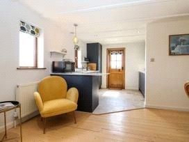 2 bedroom detached house to rent - Photo 3