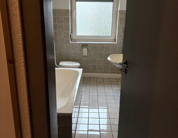 Mietwohnung ab sofort, 4 ZKB mit Garage und Keller - Foto 1