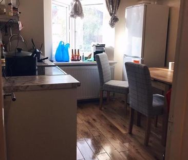 Room in a Shared House, Holdenhurst Avenue, N12 - Photo 2