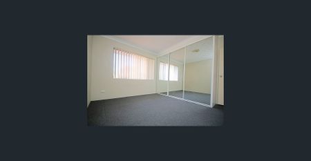 Top floor residence with a lock up garage in prime location - Photo 3