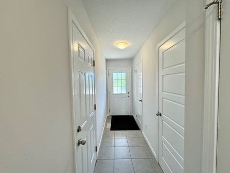 For Lease - 3186 Singleton Avenue Unit# 46, London South, Ontario - Photo 2