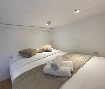 Studio Flat, Penywern Road, SW5 - Photo 1