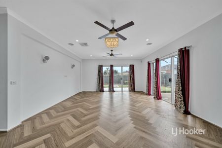 2 Maclarens Close, Manor Lakes VIC, Belconnen - Photo 5