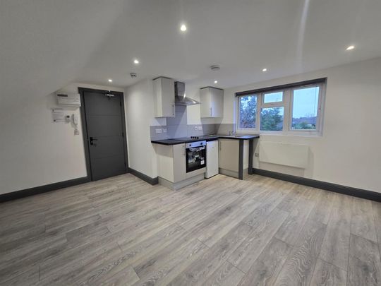 Maxwell Road, Ashford TW15, London - Photo 1
