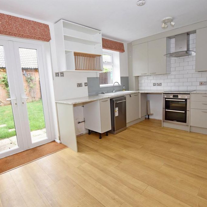 3 bedroom end of terrace house to rent - Photo 1